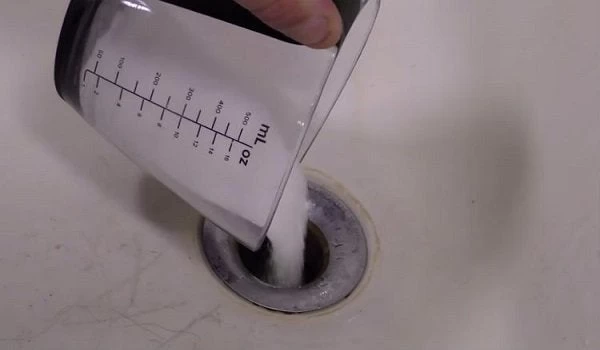 Κι όμως το αλάτι δεν είναι μόνο για να νοστιμίζει το φαγητό – 7 χρήσεις του που δεν φανταζόσασταν (βίντεο)